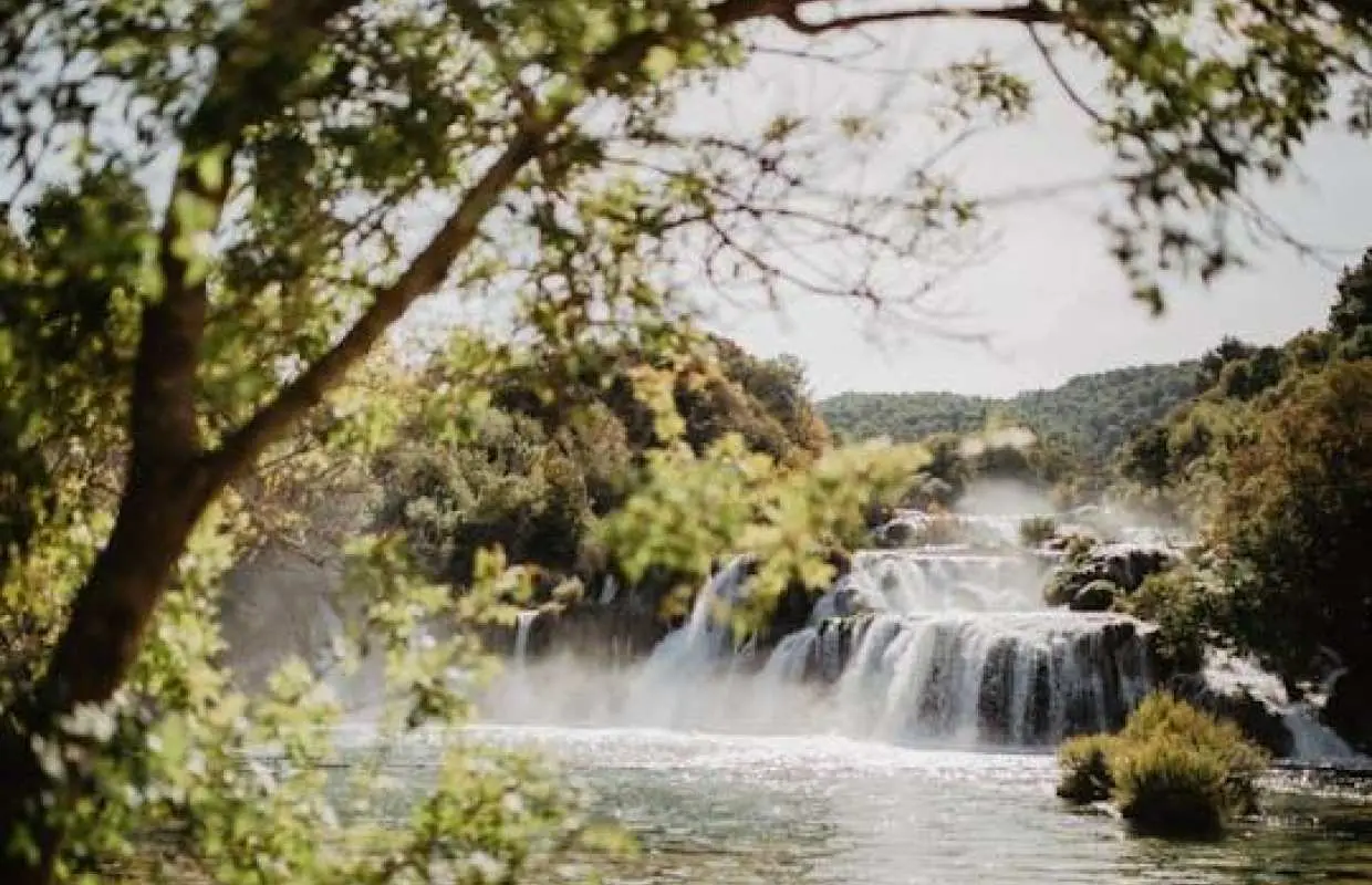Tour tham quan thác Krka bao gồm đưa đón và bữa ăn sáng muộn.