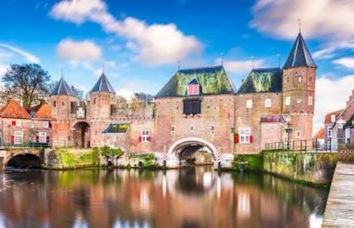 Self guided tour with interactive city game of Amersfoort