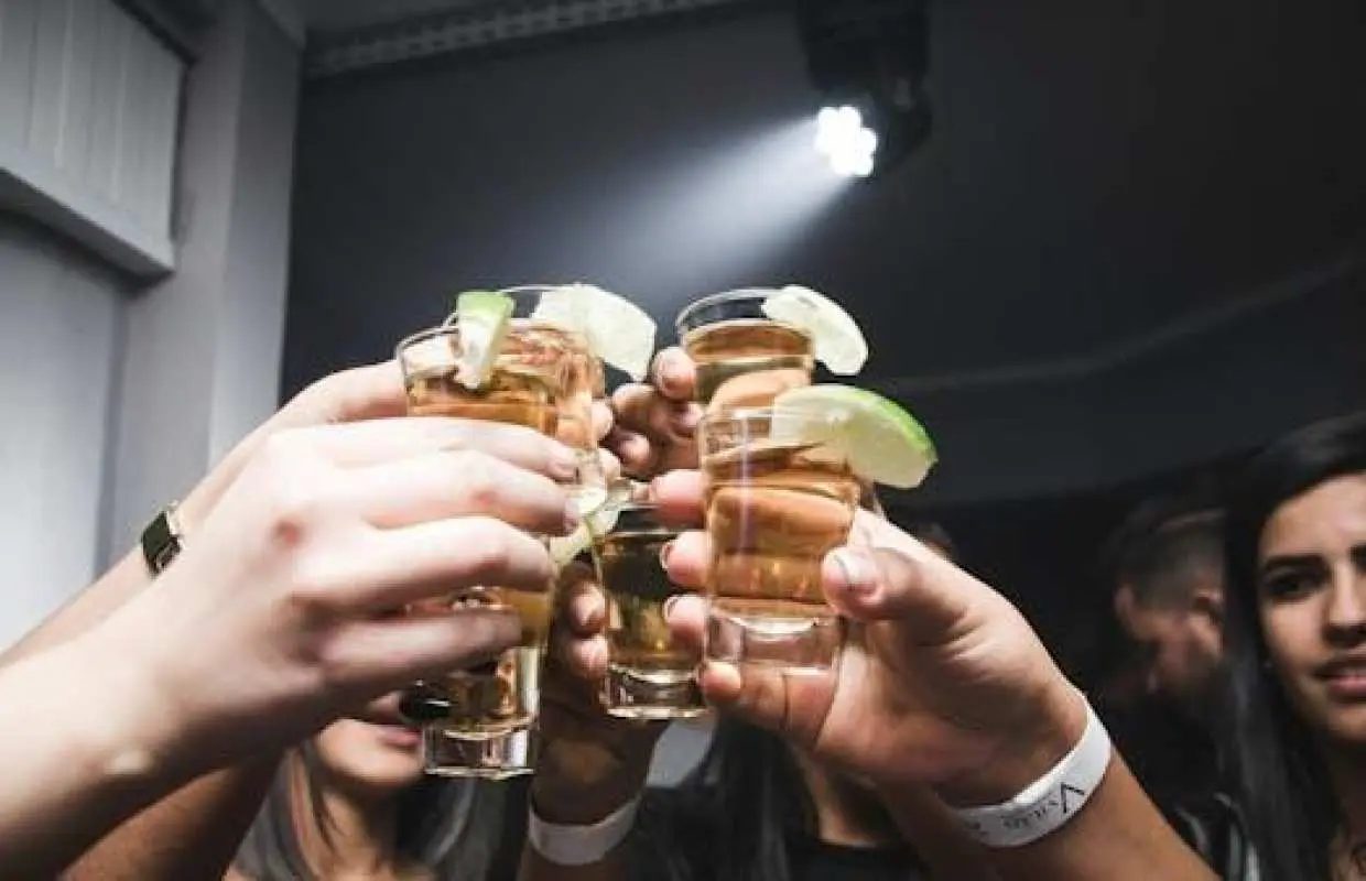 纽伦堡夜生活体验，包括酒吧巡游、夜店入场和畅饮
