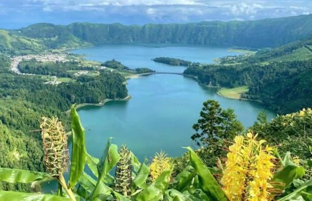 圣米格尔岛西侧 Sete Cidades 火山口导览之旅