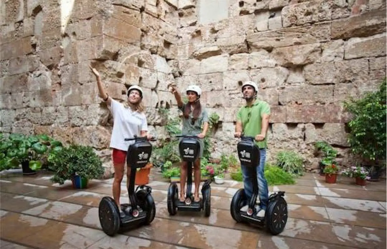 巴塞隆纳休塔德亚 Segway™ 之旅