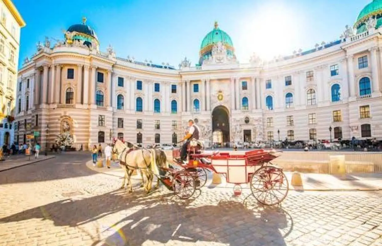 Skip-the-Line Sisi Museum, Hofburg and Gardens Tour in Vienna