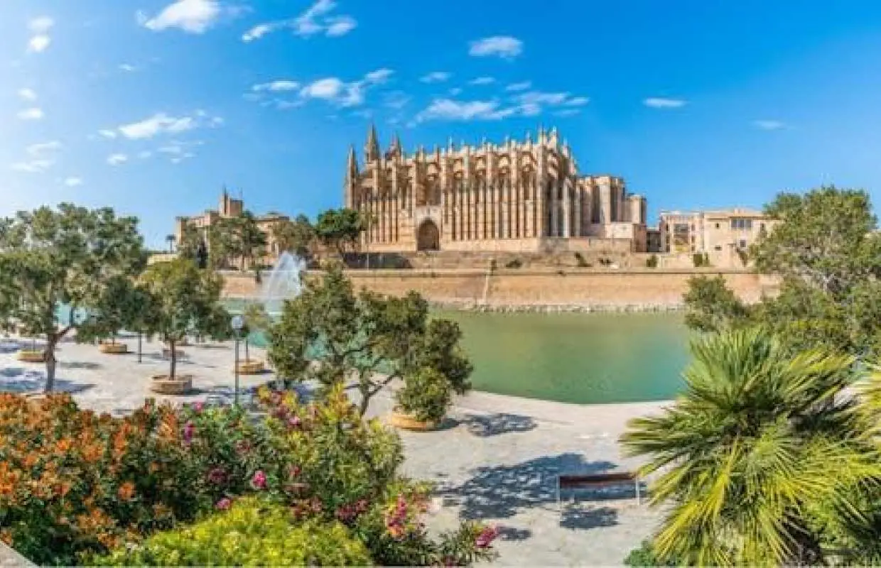 Palma de Mallorca: Small-Group Tour & Fast-Track Cathedral