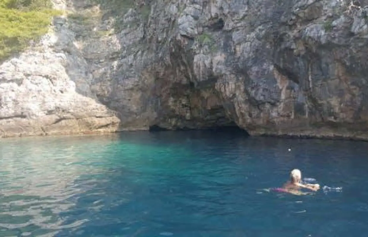 從杜布羅夫尼克出發的埃拉菲蒂群島和藍洞浮潛之旅
