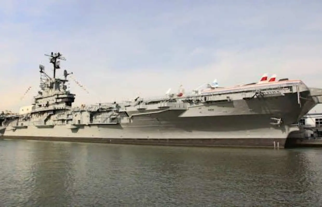 ตั๋วเข้าชมพิพิธภัณฑ์ Intrepid
