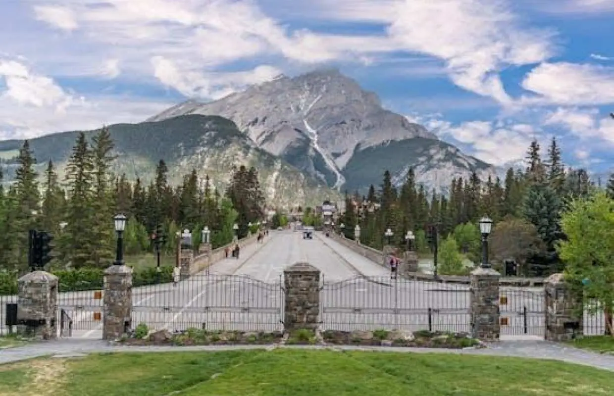 Self-guided driving bundle of Canada with 9 audio tours