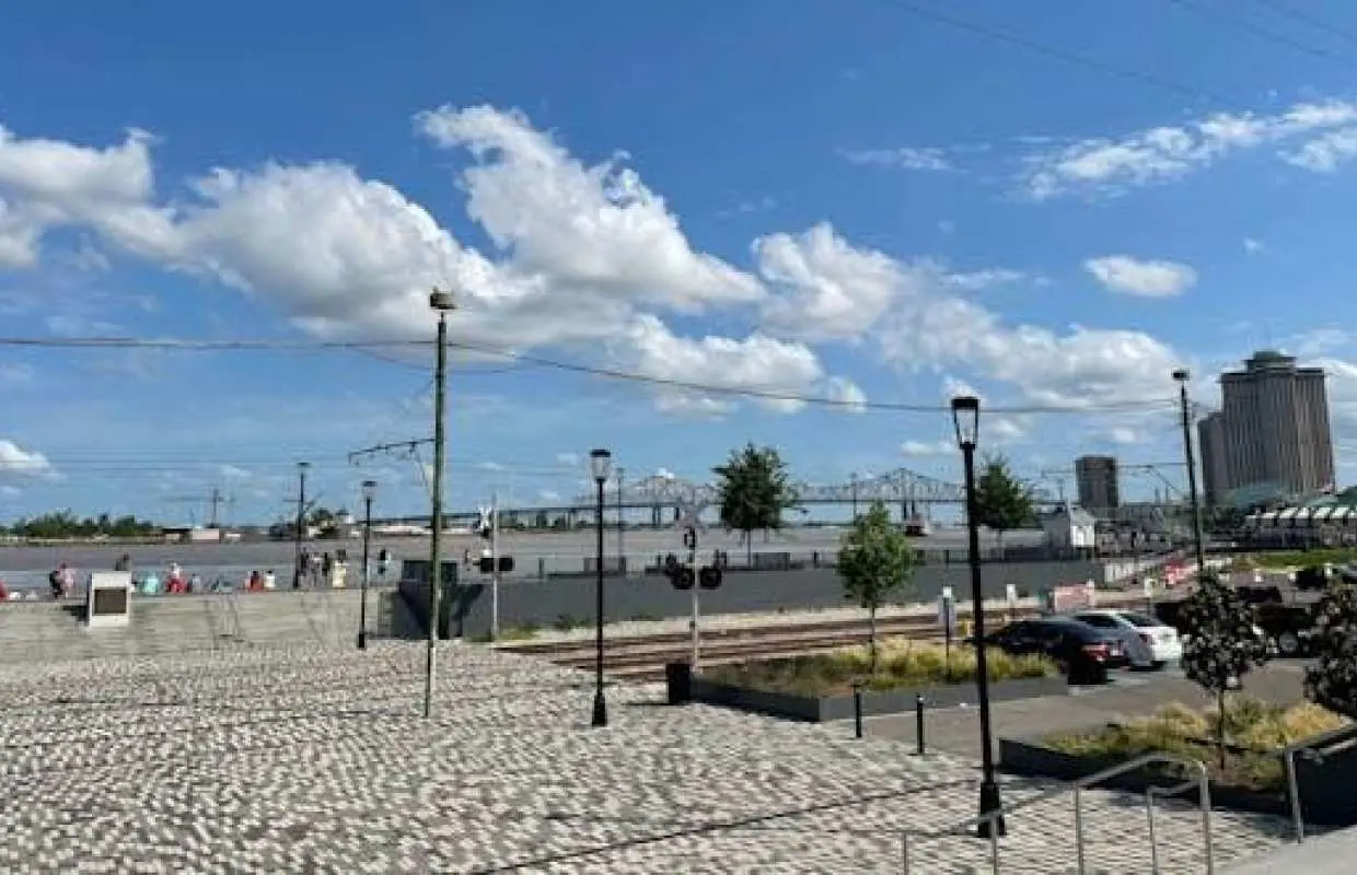 Historic tour of New Orleans French Quarter in an exploration game