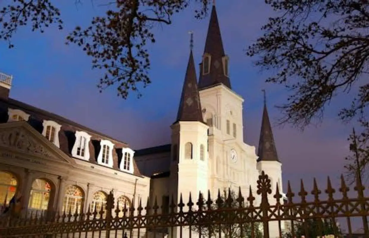 Tour New Orleans French Quarter in a haunted exploration game