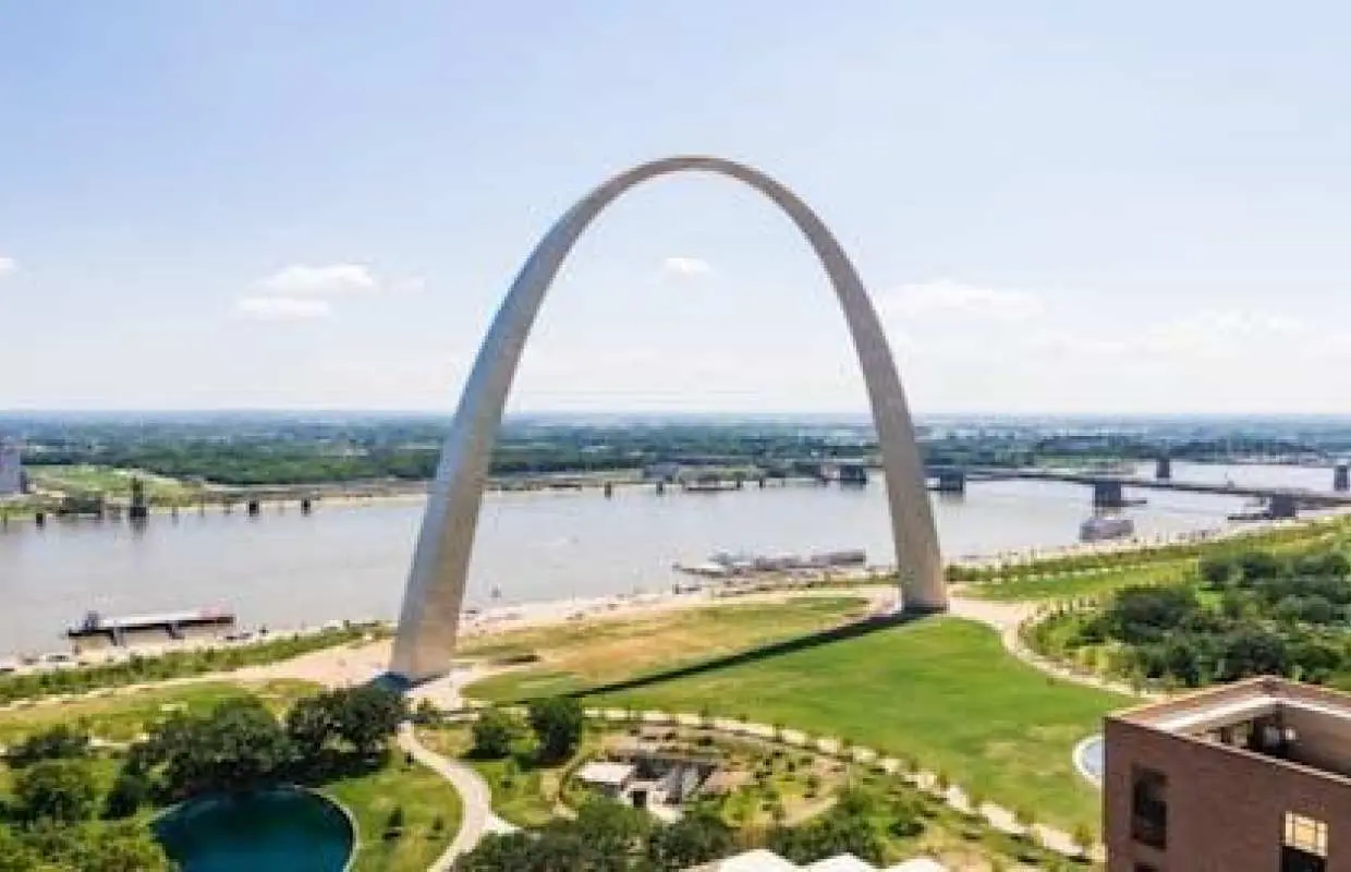 St. Louis Arch guided tour with Gateway boat cruise
