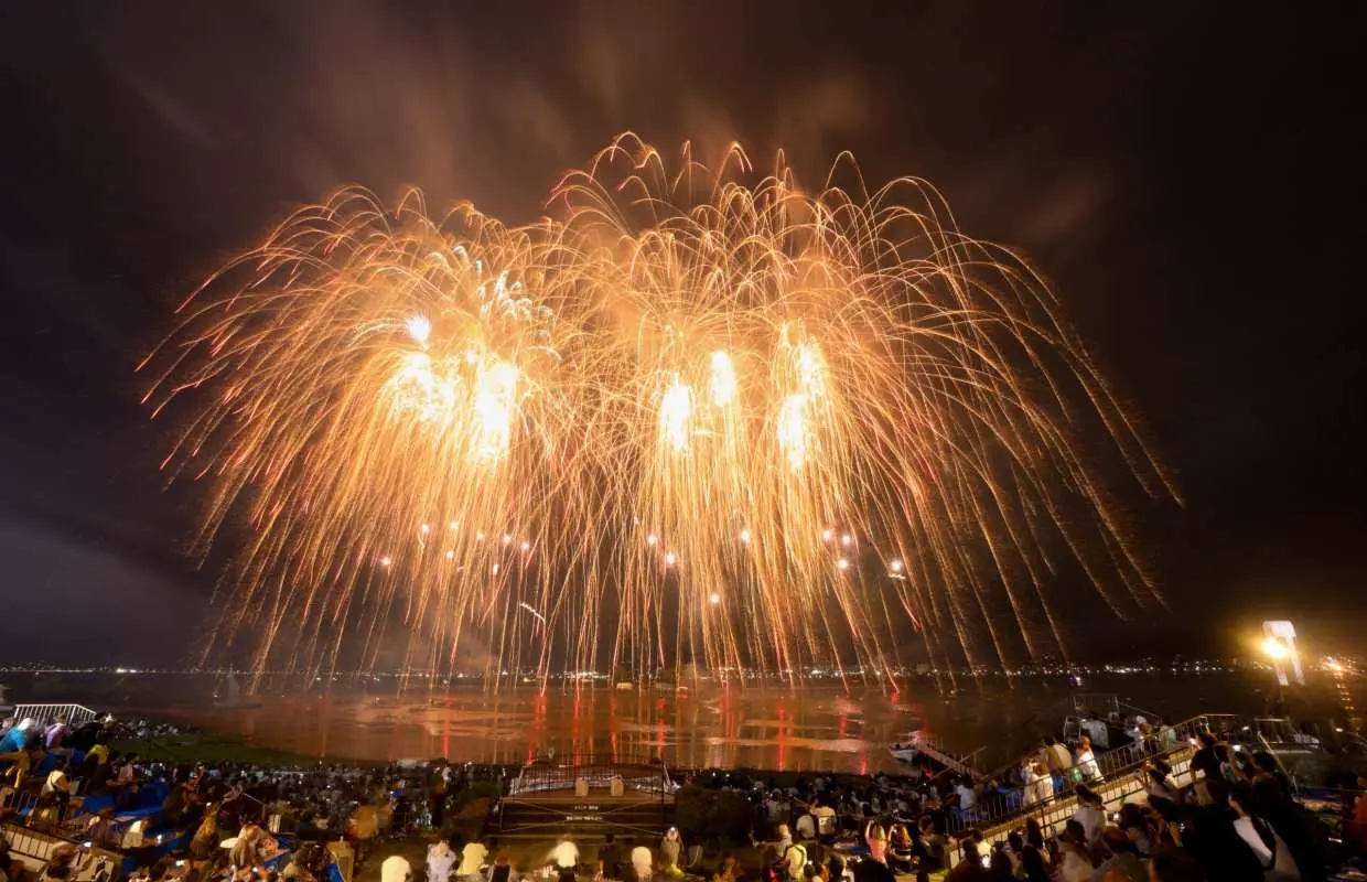 【8/15最後釋出】諏訪湖祭湖上花火｜湖上VIP區 ＆明野向日葵花海一日遊｜（夜行巴士返回新宿）新宿出發