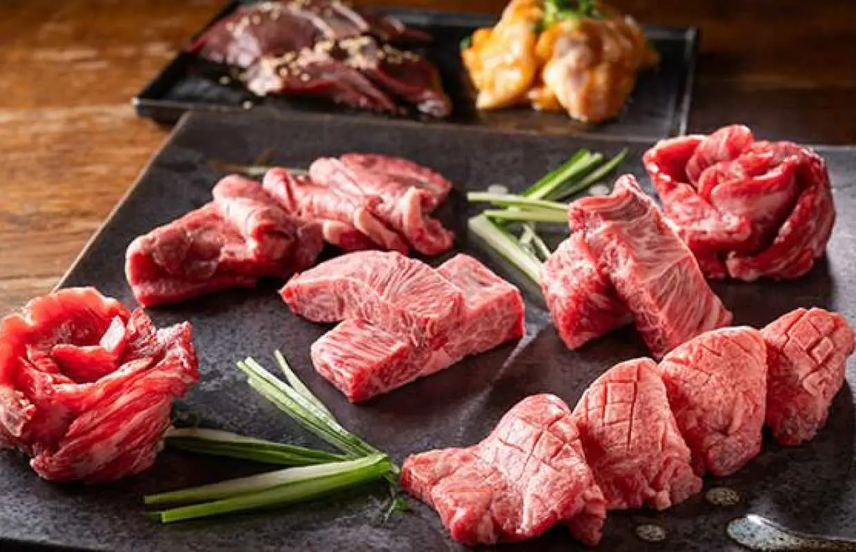 รปปงงิ โตเกียว | มาโช มาโช ร้านยากินิกุสไตล์กล้ามโต | ชุดอาหารพิเศษตามธีมการแสดง