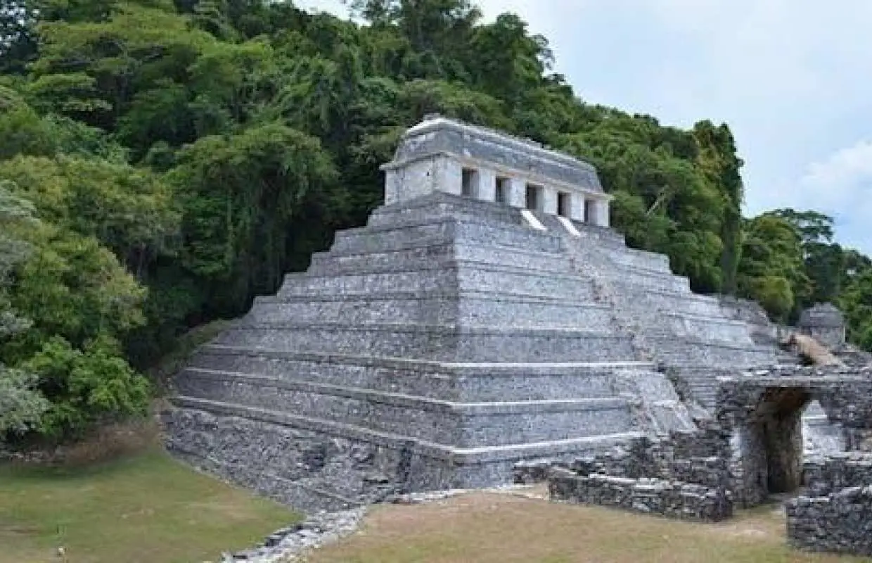 從圖斯特拉古鐵雷斯出發，帕倫克考古遺址和叢林瀑布一日遊