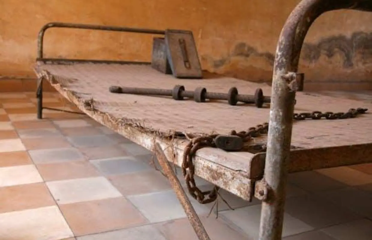 Half-day Tuol Sleng Genocide Museum and Russian Market tour