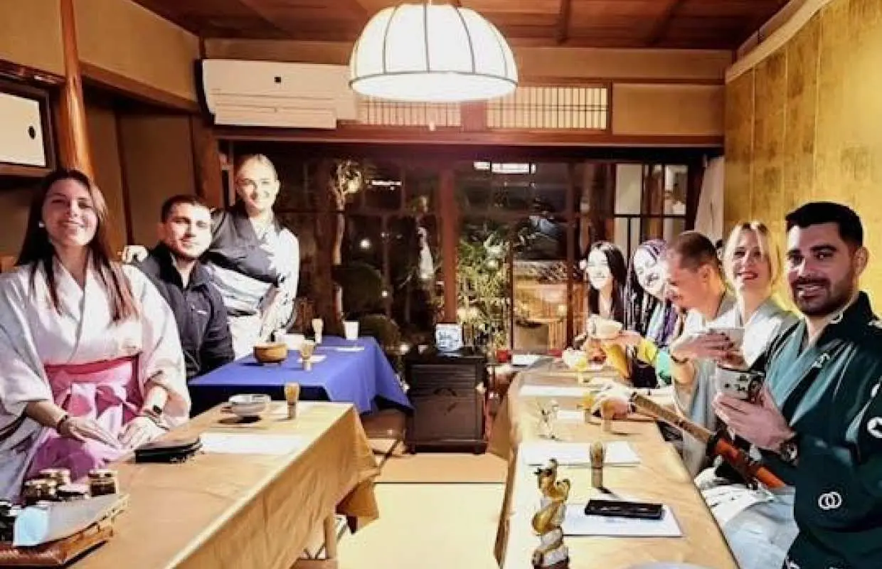 在传统的町屋中体验京都茶道和和服仪式