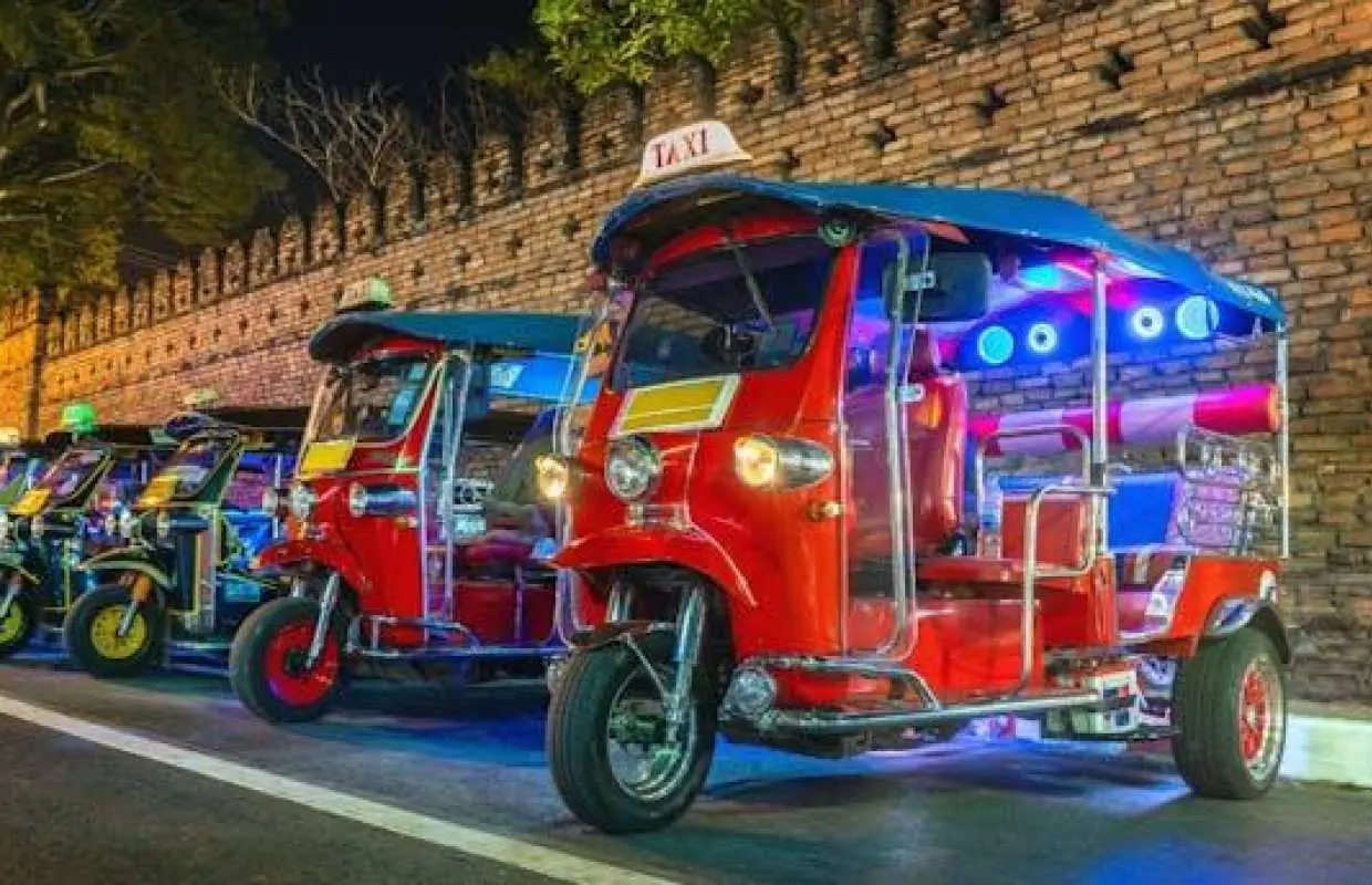 清邁寺廟與夜市嘟嘟車之旅