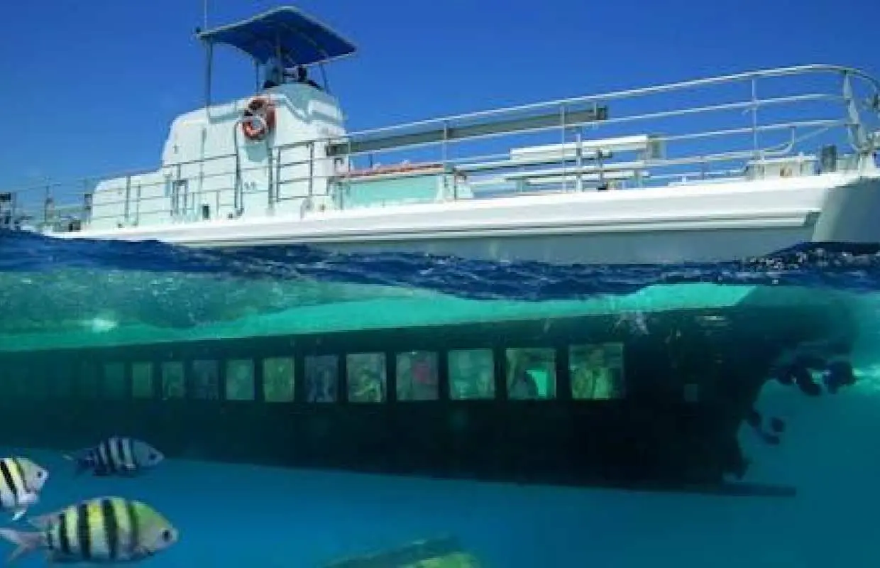 海洋世界探險家半潛水艇之旅