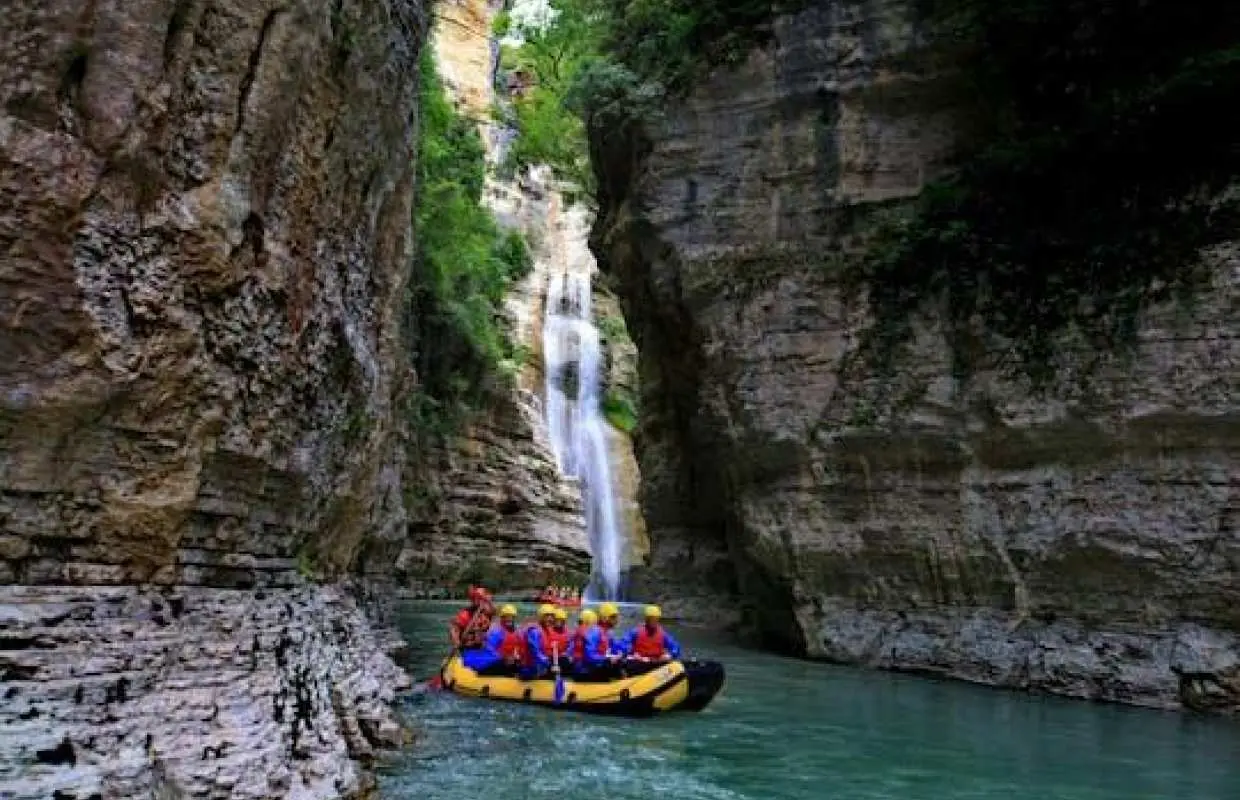 Canyon excursion and rafting on the Osum River