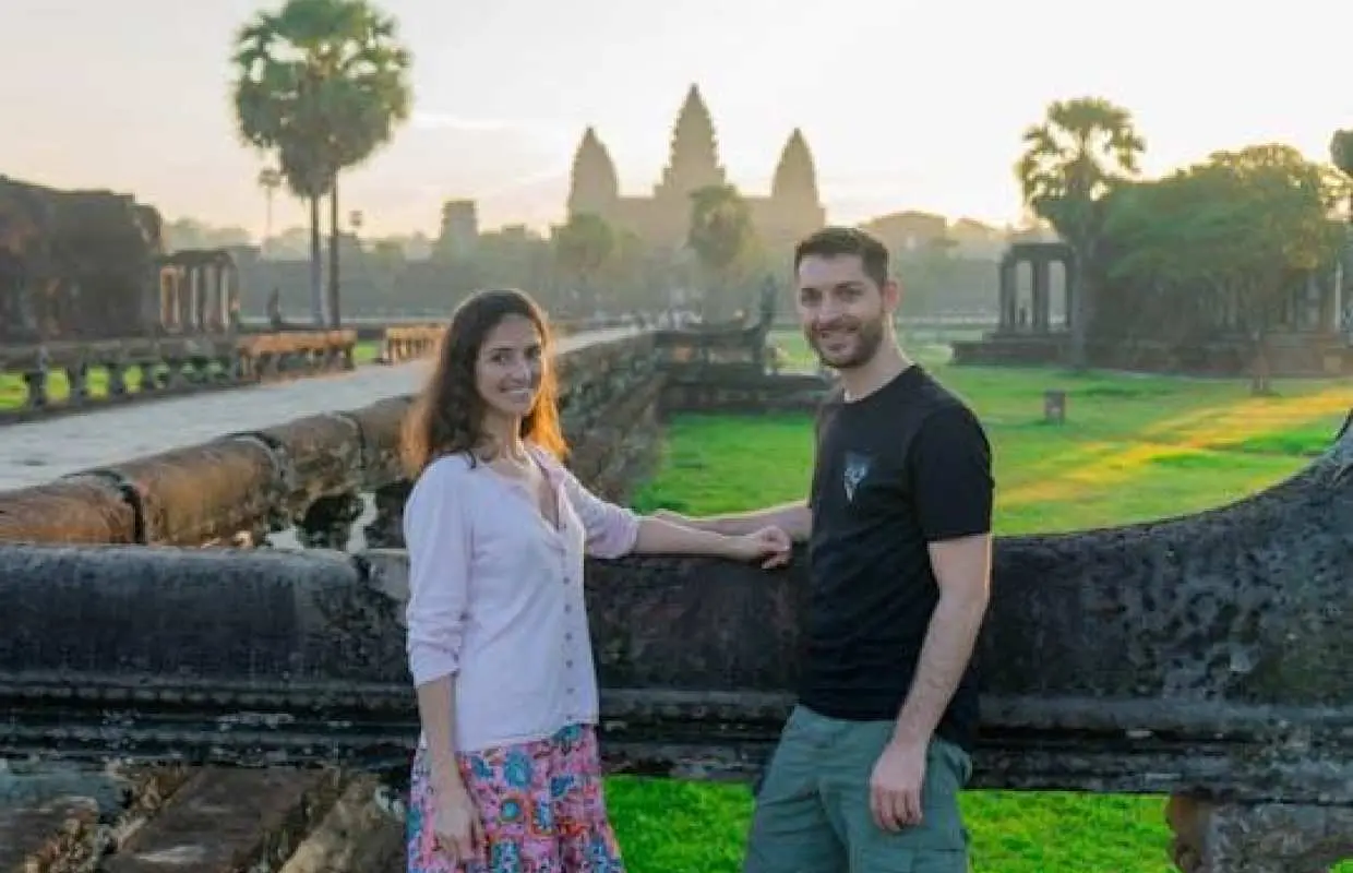 Khám phá bình minh Angkor bằng xe Vespa.