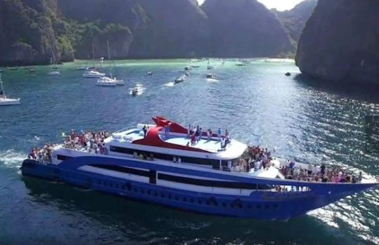 One-way Premium Class Ferry Ticket from Ko Phi Phi Don to Phuket