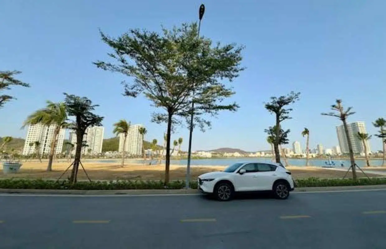 Noi Bai Airport to Hanoi one-way or return transfer