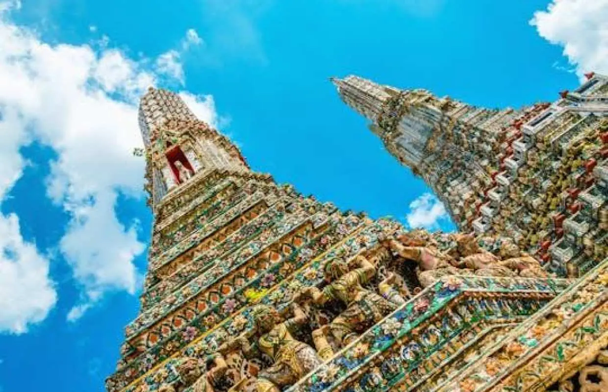 Tour đi bộ tự túc tham quan Chùa Wat Arun (Chùa Bình Minh) ở Bangkok.