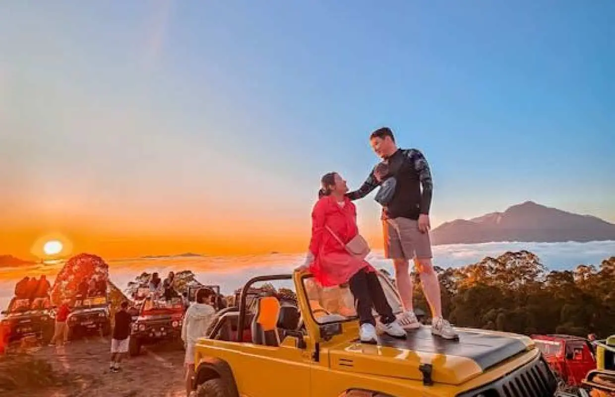 巴圖爾火山日出四輪傳動車之旅（含早餐和瀑布之旅）
