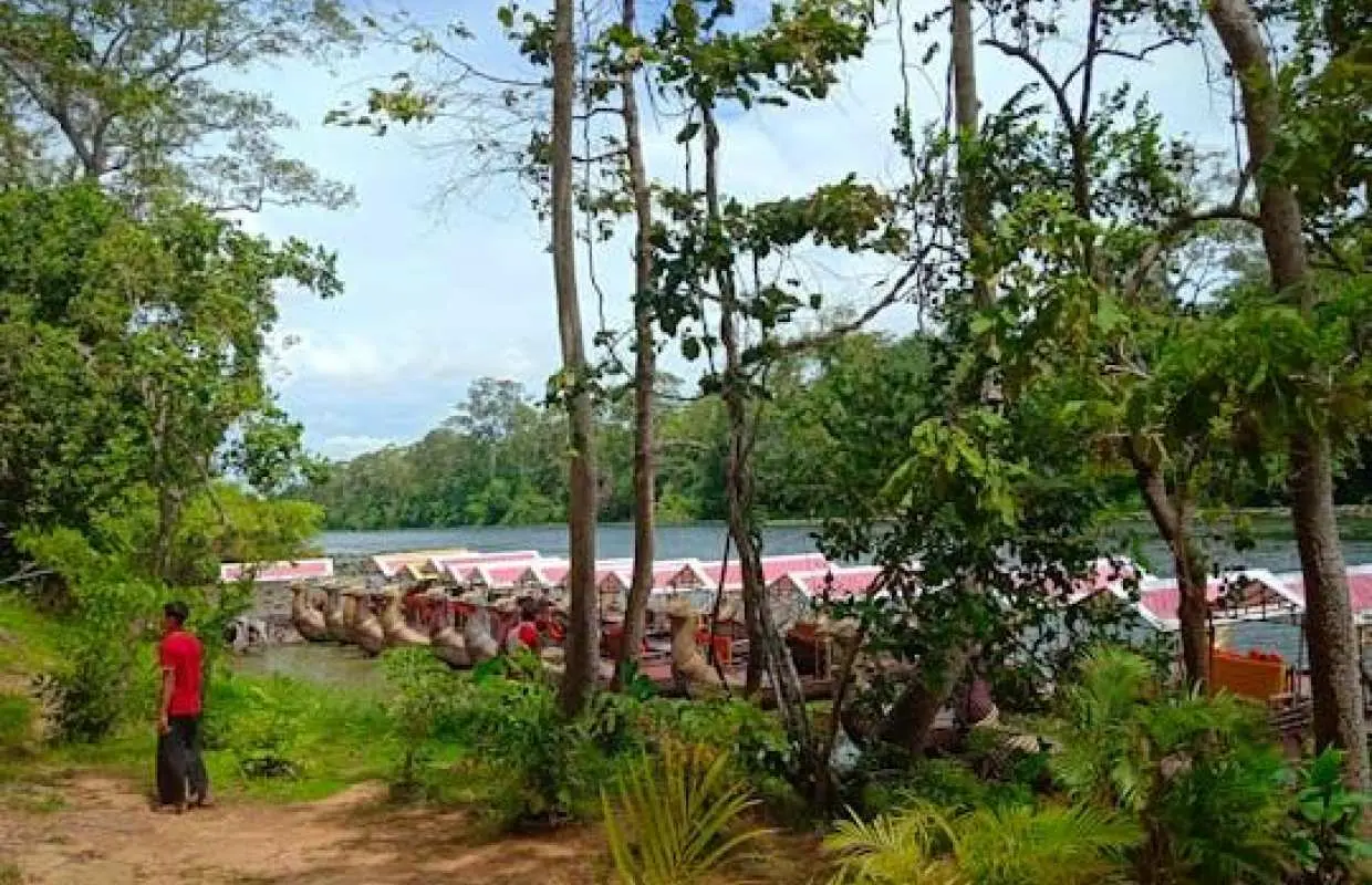 Tour riêng ngắm hoàng hôn bằng thuyền chèo Gondola kéo dài một giờ tại Siem Reap.