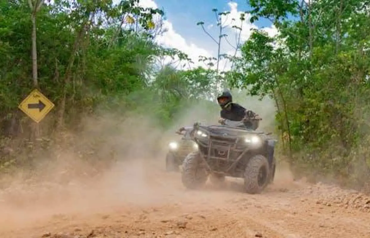 カンクン・アドベンチャーズによるATVエクスプレスツアー