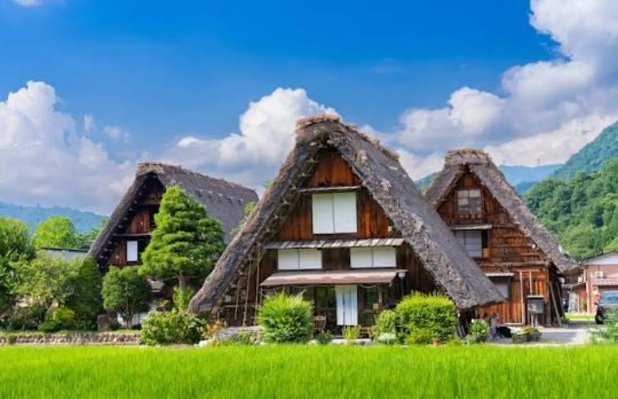 Shirakawago and Kanazawa guided day tour from Tokyo