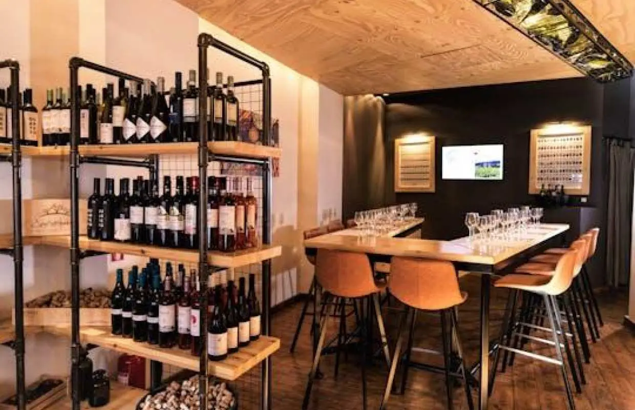 Greek white wine tasting beneath the Acropolis