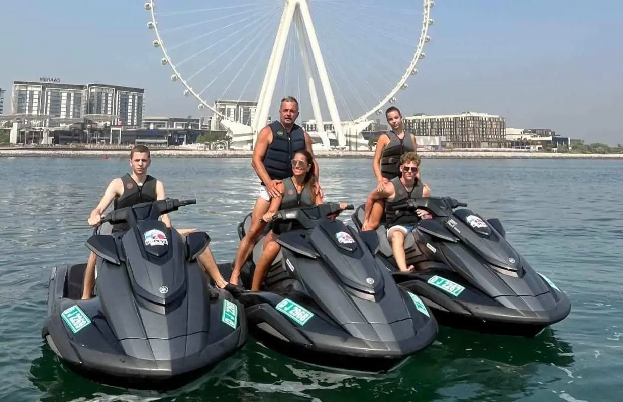 ドバイ：アトランティスホテルとブルジュ・アル・アラブの景色を楽しめるジェットスキーツアー｜アラブ首長国連邦