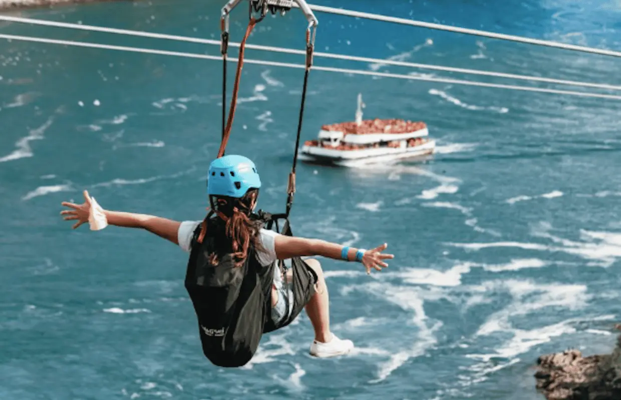 Niagara Falls, Canada: Early Bird Zip Line to The Falls｜Canada