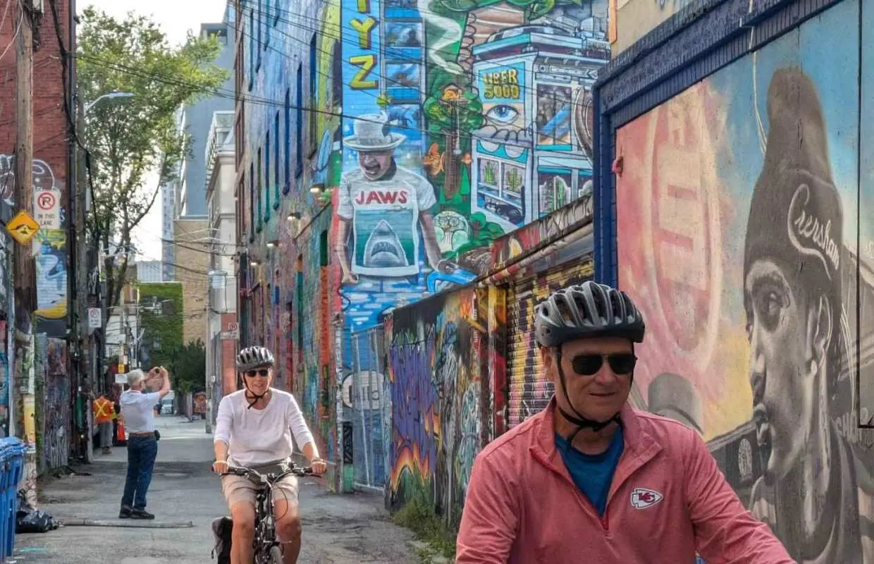 E-bike through Toronto's Dynamic Neighbourhoods｜Canada