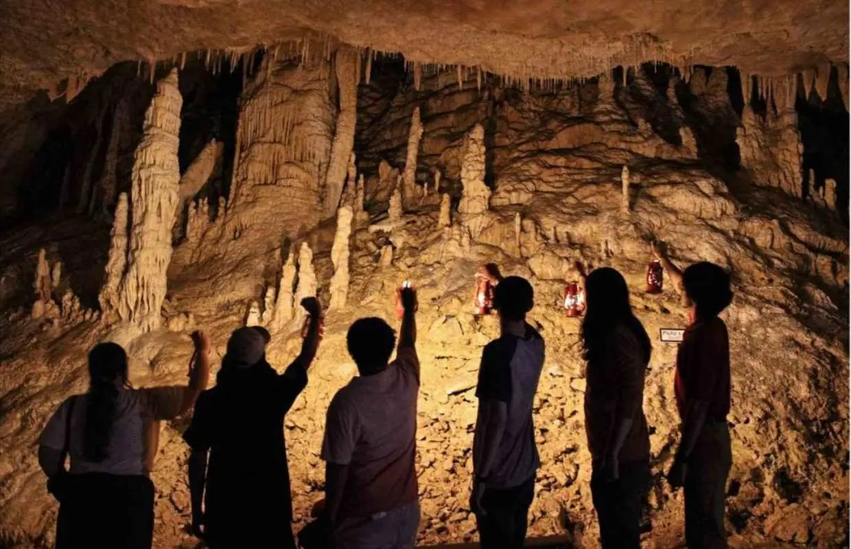 San Antonio: The Lantern Tour at Natural Bridge Caverns｜United States