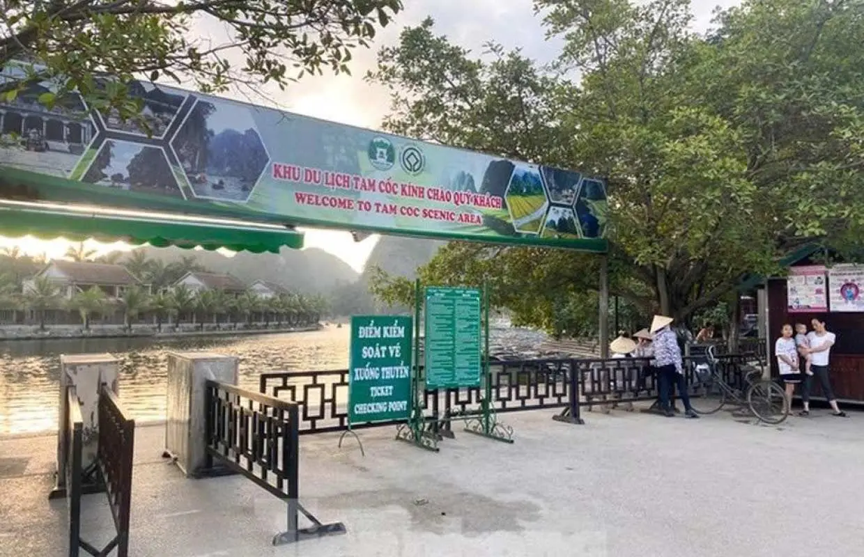 Easy & Time Saving Entrance Ticket to Tam Coc World Heritage Boating Experience