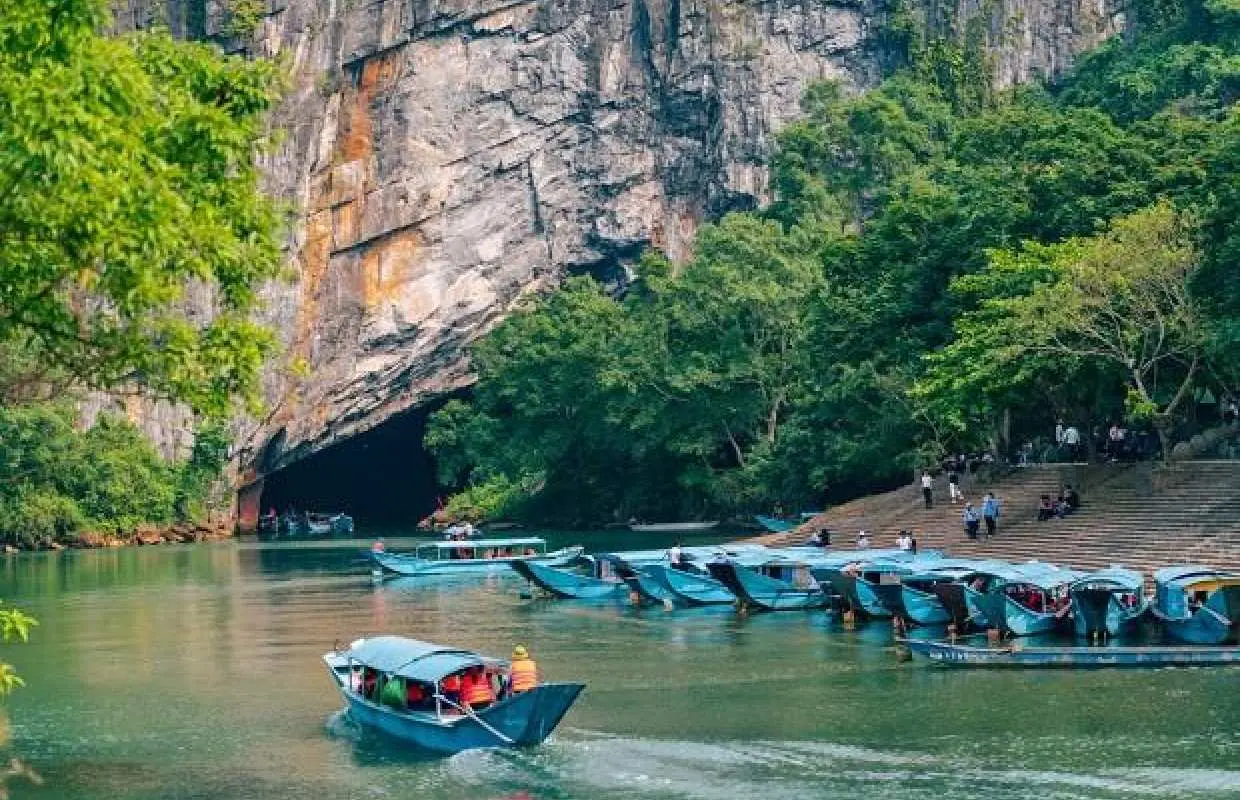 Hue - Phong Nha Cave - Vinh Moc Tunnel Small group