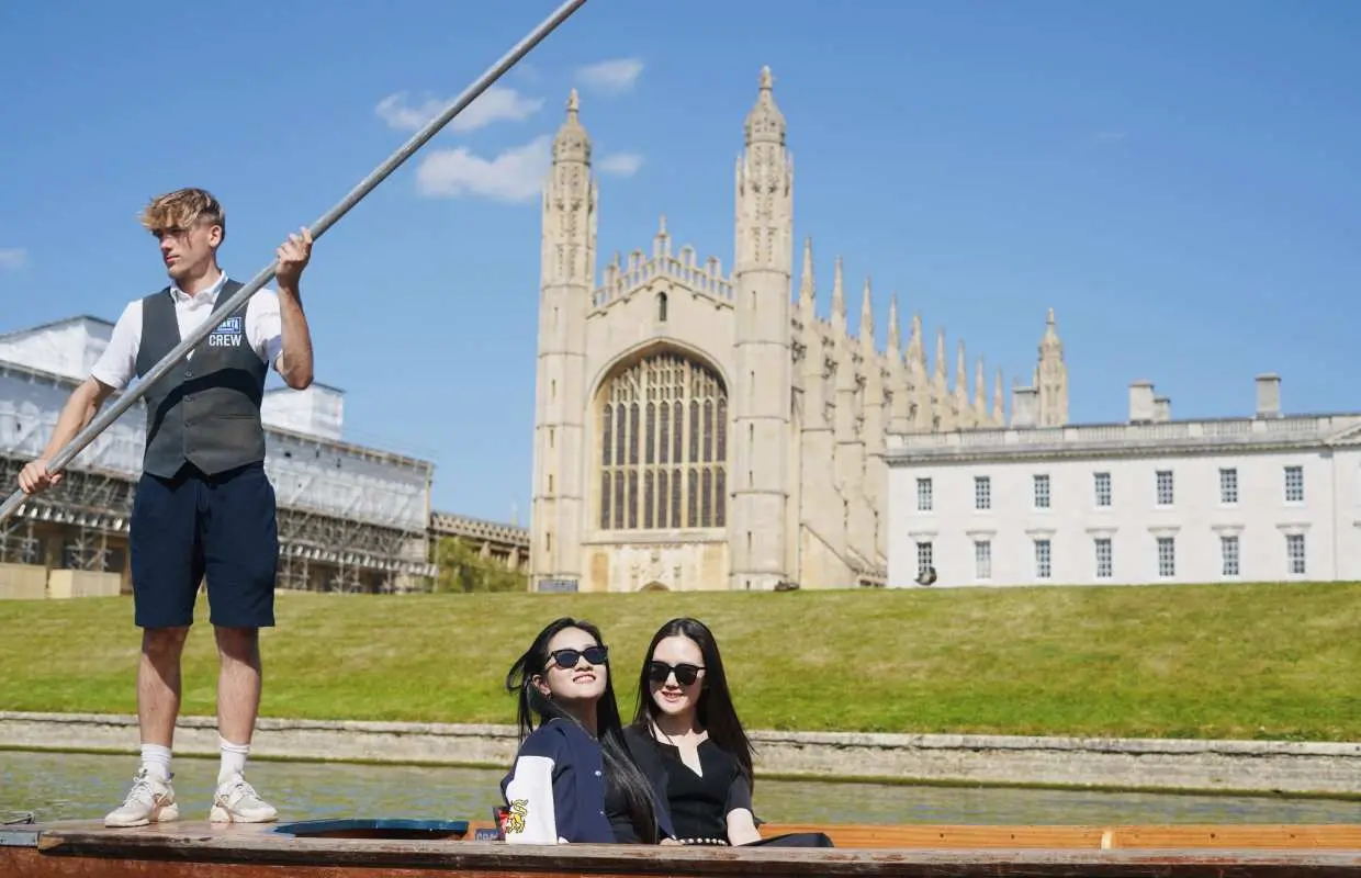 Cambridge Punting & Walking Tour (English or Chinese)