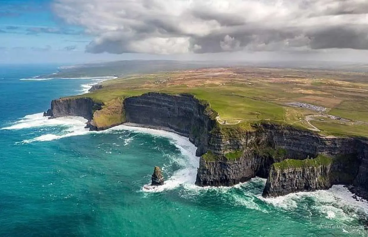 アイルランド、ダブリンへの日帰りツアー：モハーの断崖、バロンズ景勝地、ゴールウェイ。
