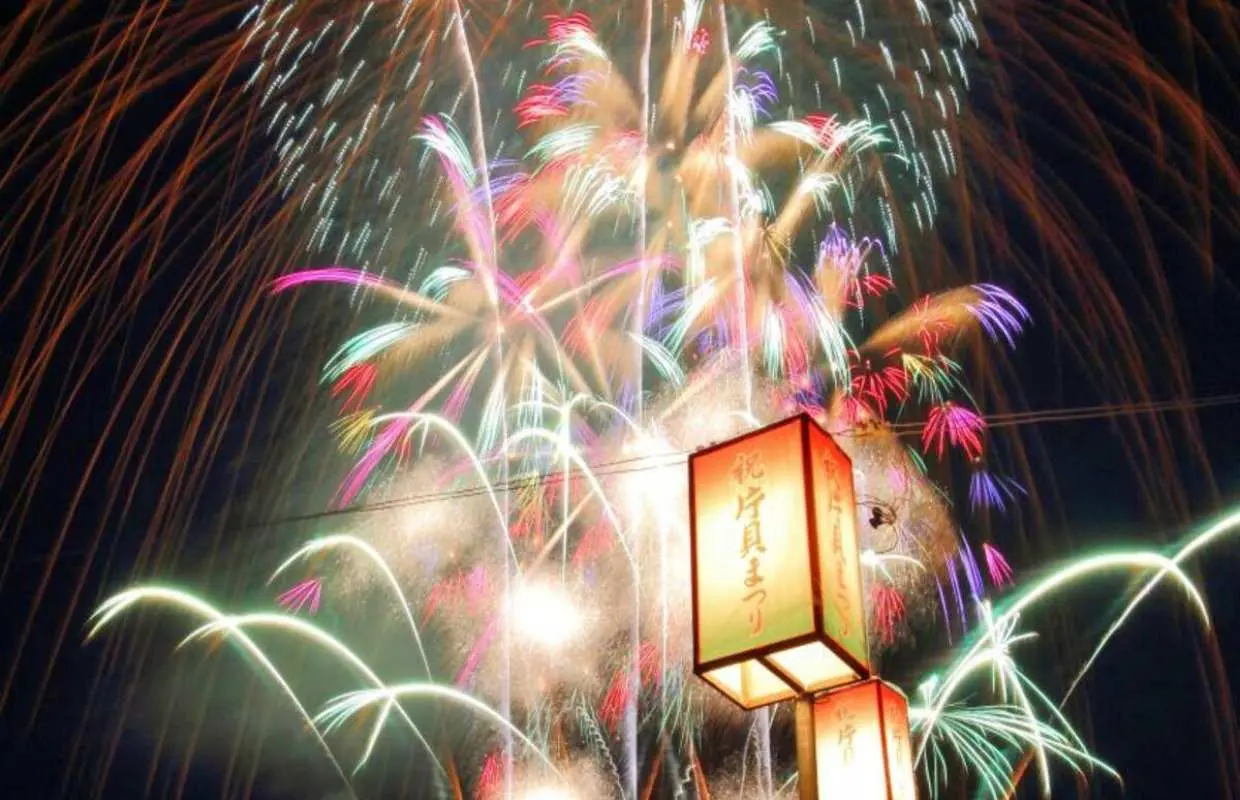 【含指定座位】片谷祭四尺玉煙火表演及湯澤高原觀光，苗場王子酒店，1晚2日遊，新宿站出發及抵達。