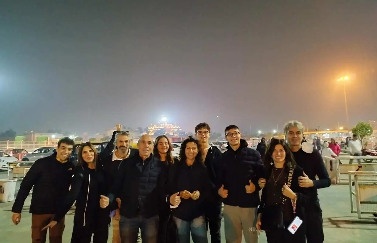 New Delhi: Akshardham light & fountain show with hotel transfers