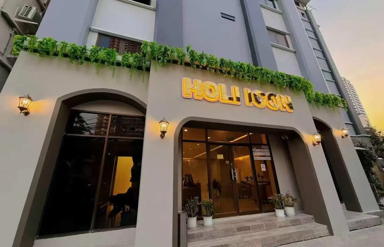 Holi Health Massage | Authentic Dragon Tendon & Phoenix Tendon Therapy (Bangkok ICONSIAM）