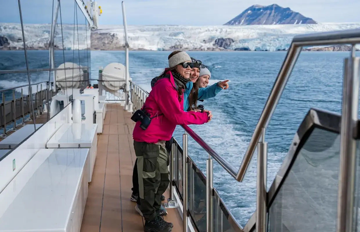 Longyearbyen: Billefjorden + Nordenskiöldbreen Glacier + Pyramiden (view from afar) Day trip