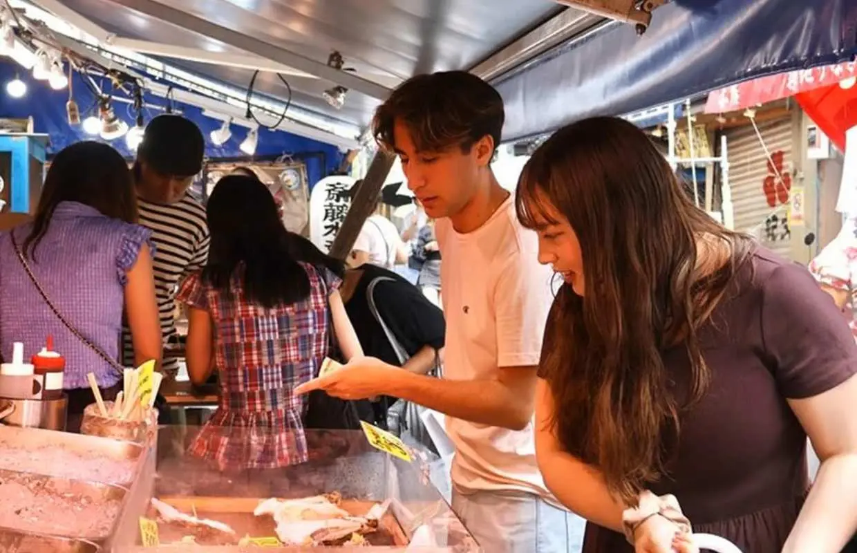A Private Walking Tour of Tokyo's Tsukiji Market: 3 Selected Local Food Experiences