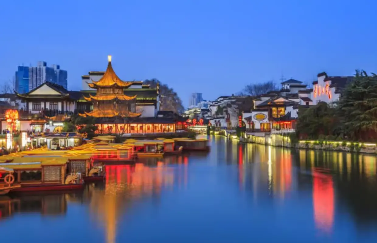 Nanjing Outer Qinhuai River | Enjoy a 30-minute tour of the ancient city of Jinling illuminated by lights and historical sites (day and night tours available)