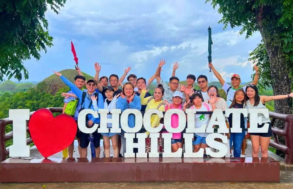 Bohol | Chocolate Hills, Tarsiers, and Loboc River Day Tour | Philippines