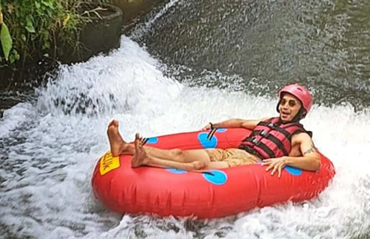비밀의 강 잠금 해제: Tubing Barong Sukawati의 수카와티에서 신비로운 바롱 동굴 튜빙 모험