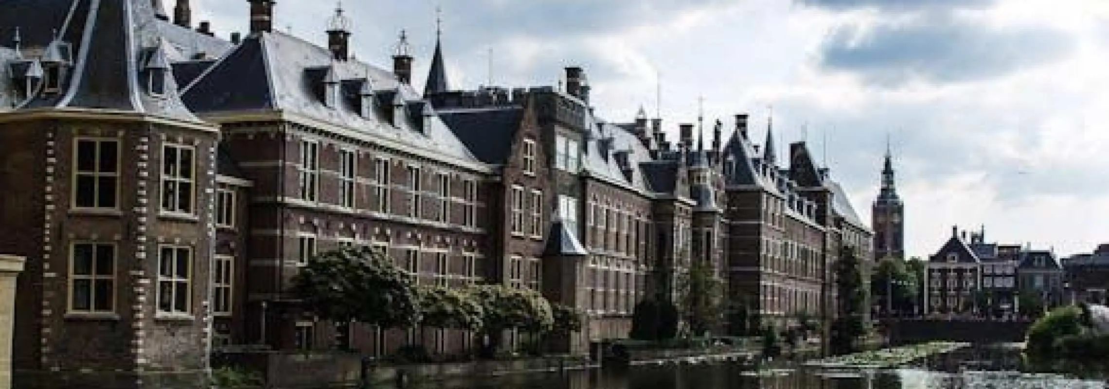 Sightseeing tour of The Hague and Delft with private transportation