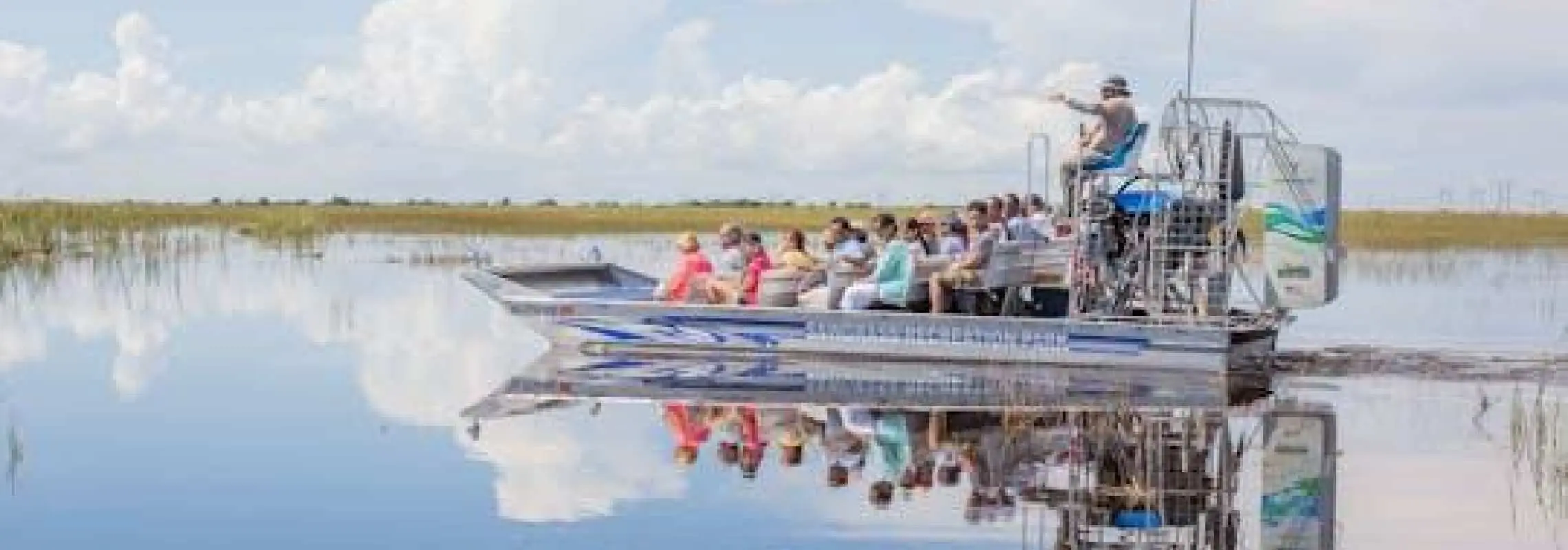 Tour du ngoạn bằng thuyền cao tốc ban ngày kéo dài 40 phút tại Công viên giải trí Sawgrass