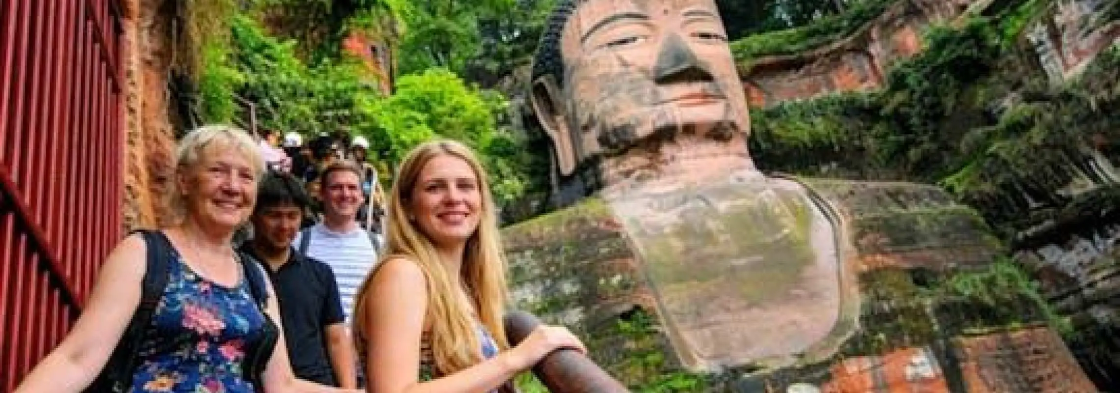 Private tour to the Leshan Giant Buddha with lunch and boat ride