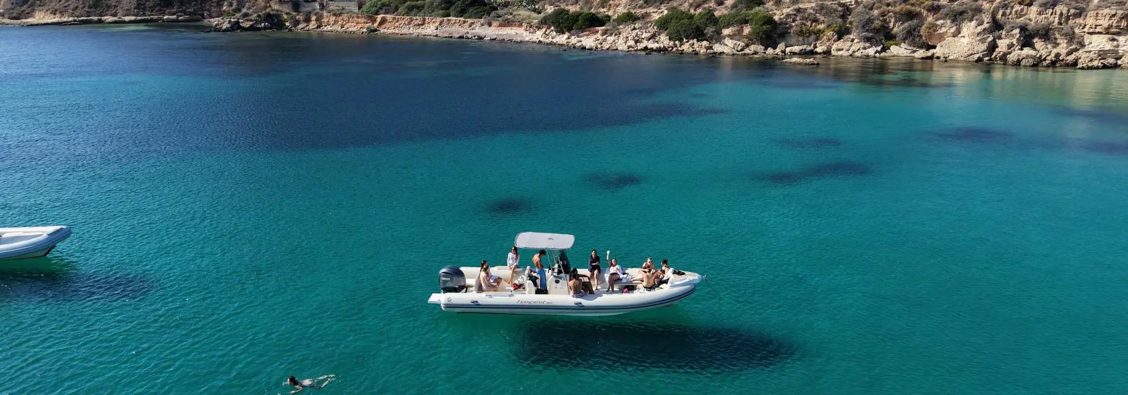 Cagliari: Boat Tour with 4 Swimming Stops, Snorkeling & Prosecco